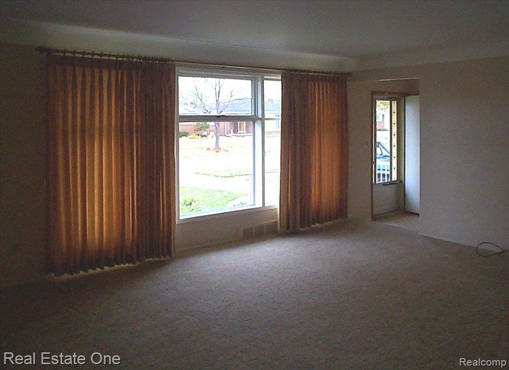 18030 Winsome Road Fraser, MI 48026 - Photo 4 of 7 WiLiv