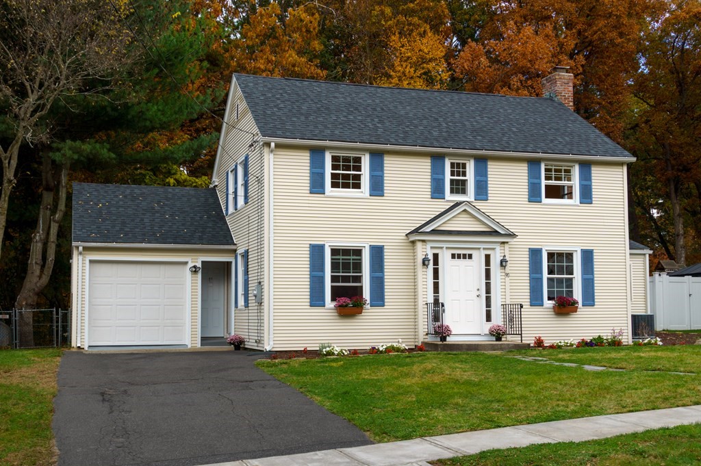 90 Hartwick Street Springfield, MA 01108 - Photo 1 of 33 a front view of a house with a garden