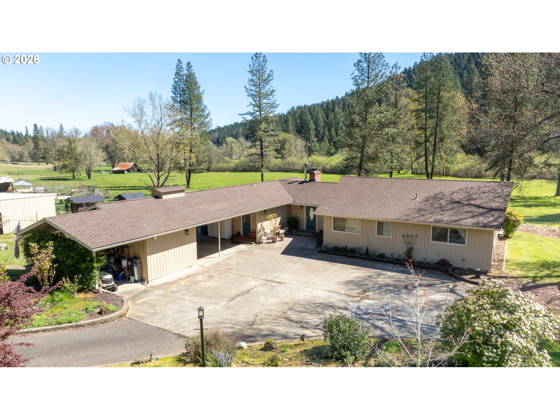 1868 Larson Road Roseburg, OR 97471 - Photo 2 of 48 Gallery Image 2