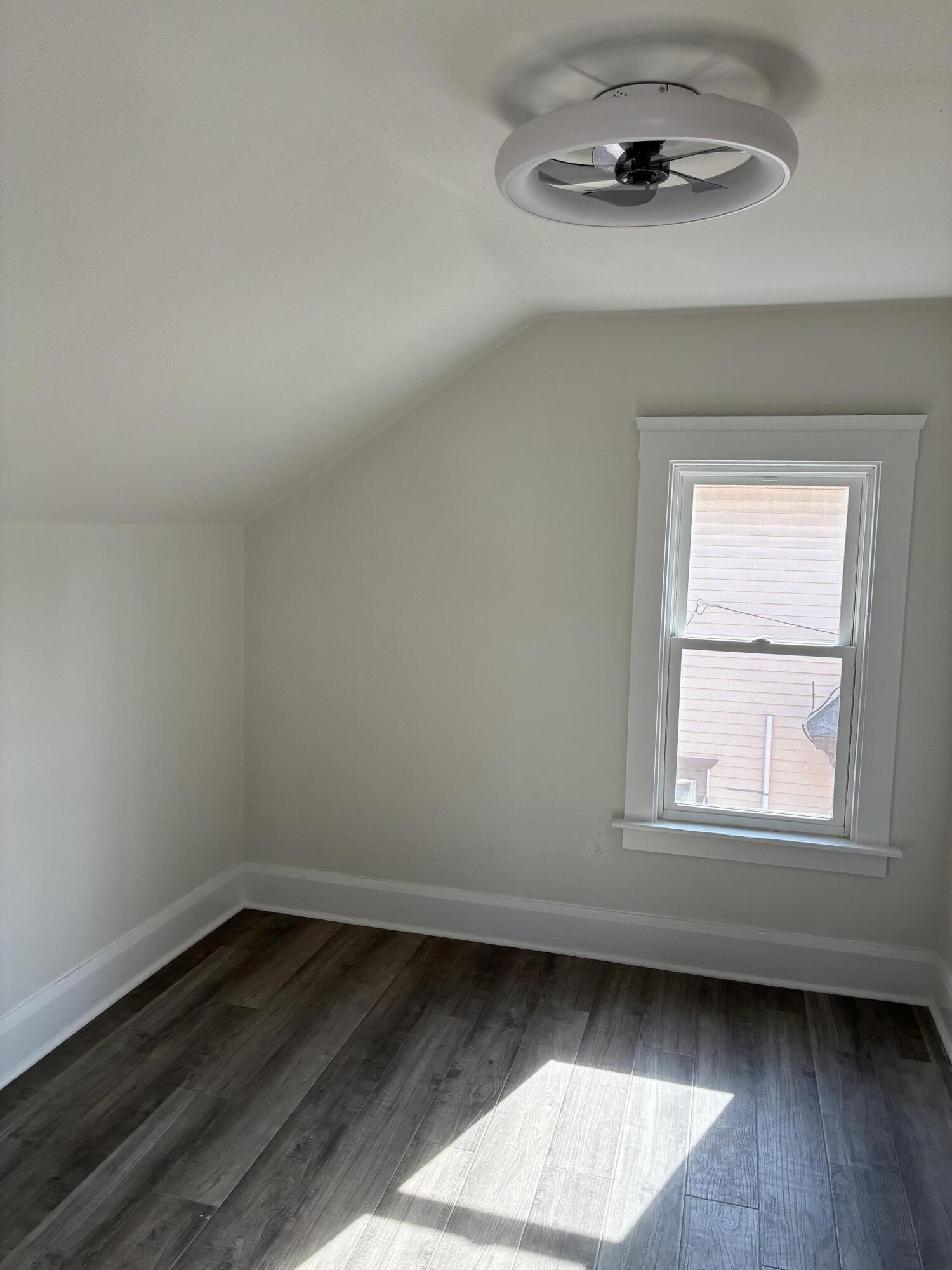 922 Hamilton Street Racine, WI 53404 - Photo 11 of 15 bed 2