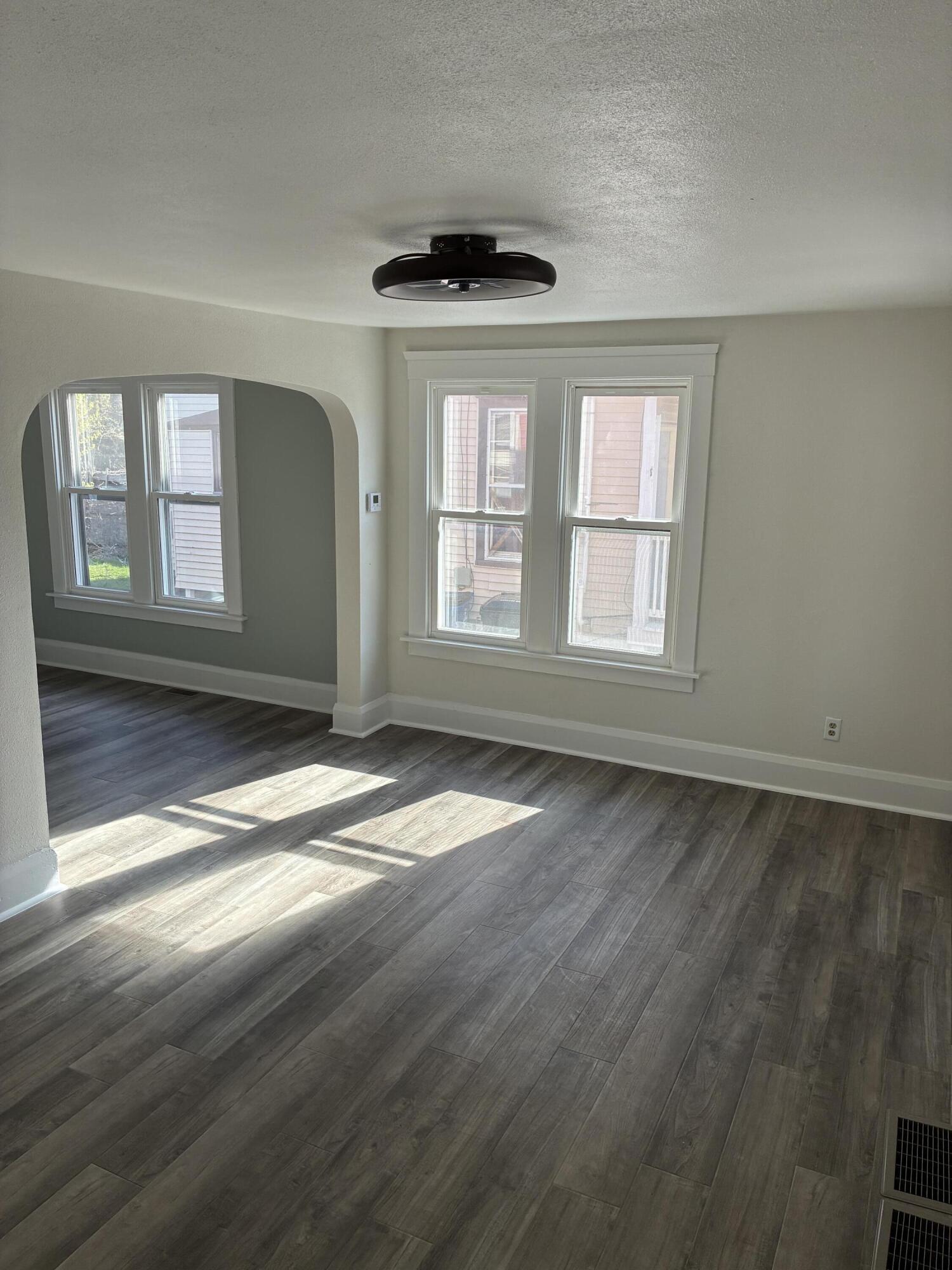 922 Hamilton Street Racine, WI 53404 - Photo 4 of 15 living room