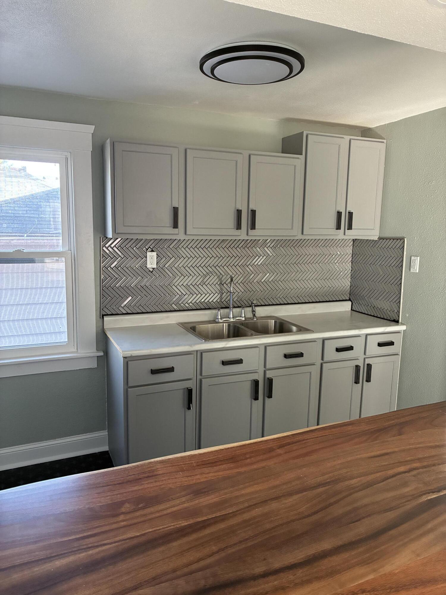 922 Hamilton Street Racine, WI 53404 - Photo 6 of 15 kitchen