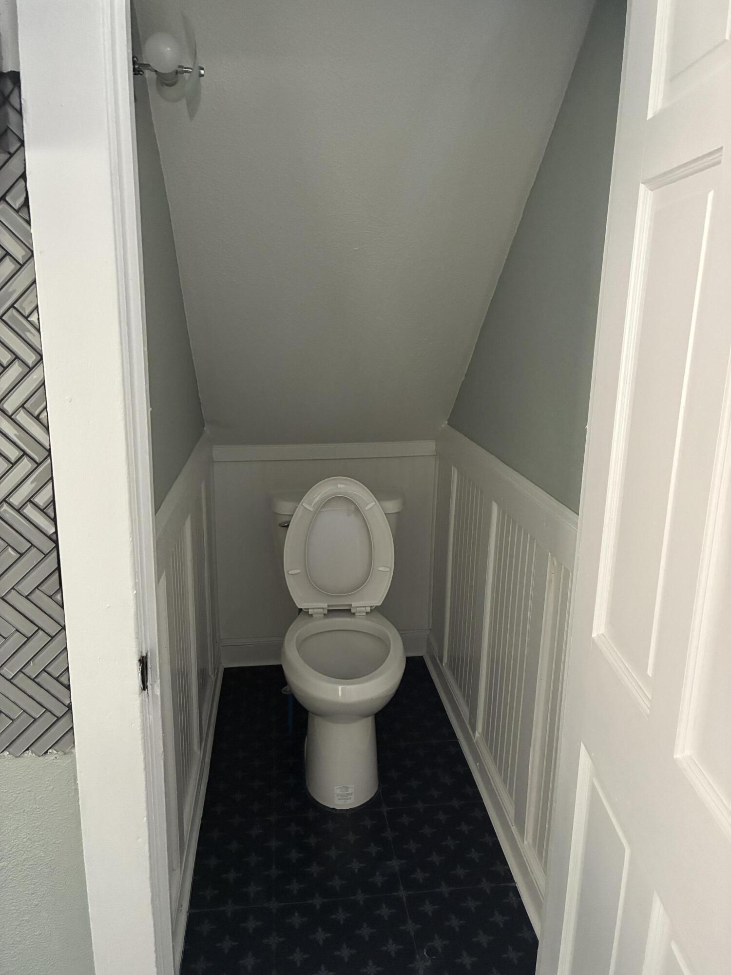 922 Hamilton Street Racine, WI 53404 - Photo 7 of 15 half bath