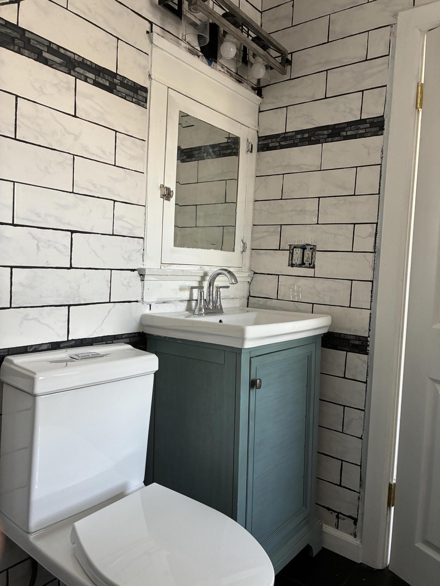 922 Hamilton Street Racine, WI 53404 - Photo 10 of 15 bathroom