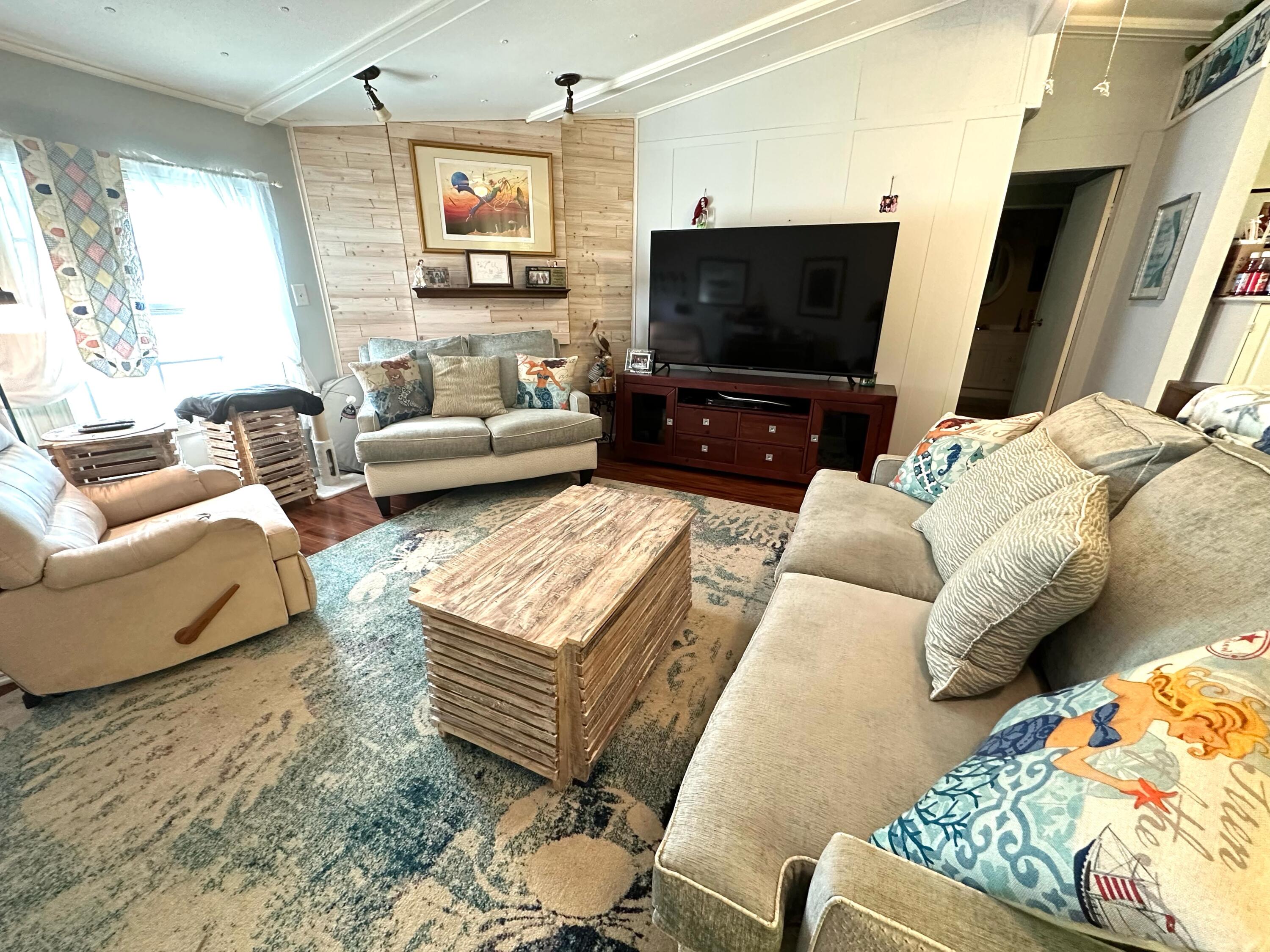231 Southeast Paradise Place Stuart, FL 34997 - Photo 12 of 12 Living Room