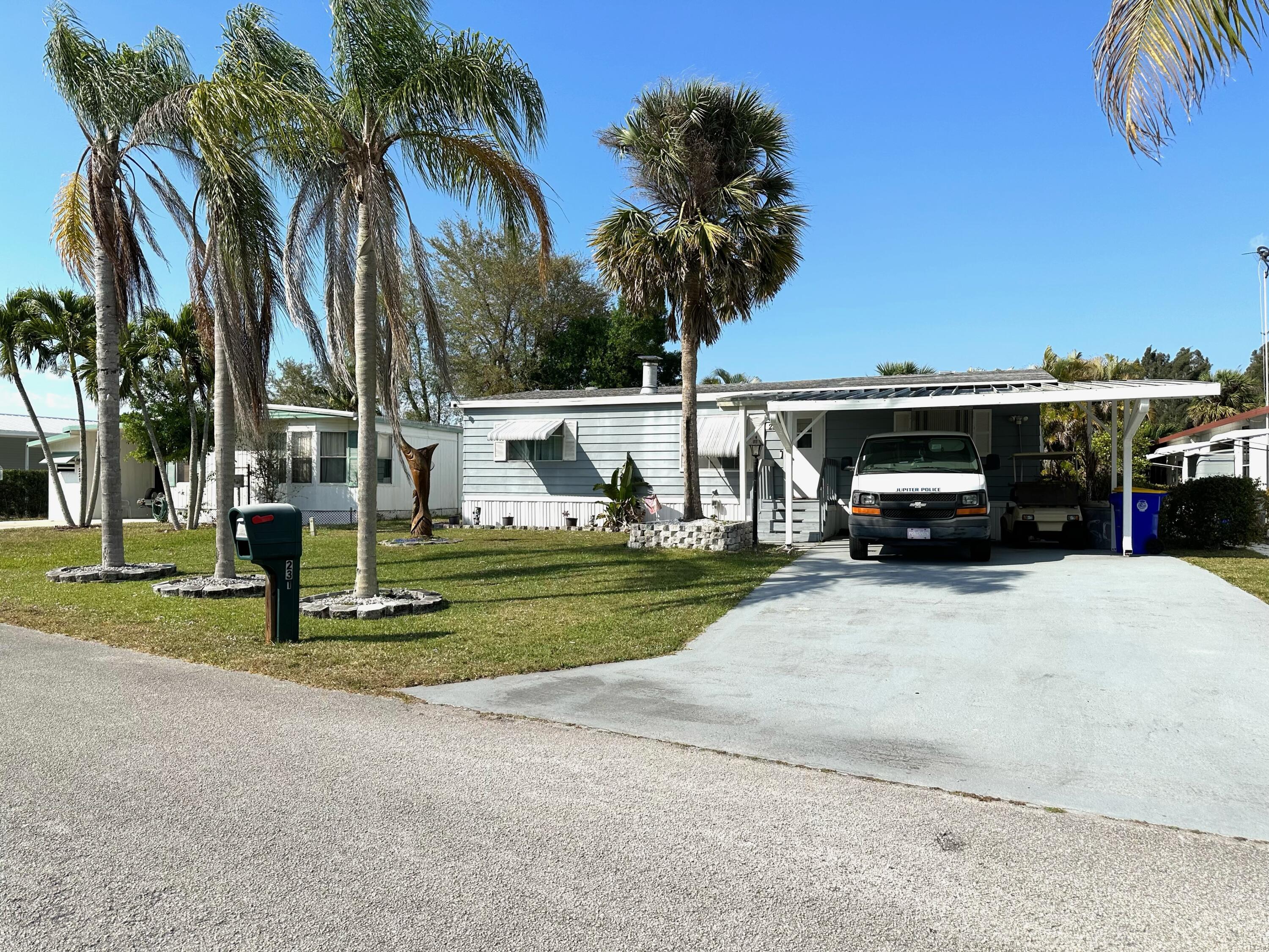231 Southeast Paradise Place Stuart, FL 34997 - Photo 2 of 12 Front View