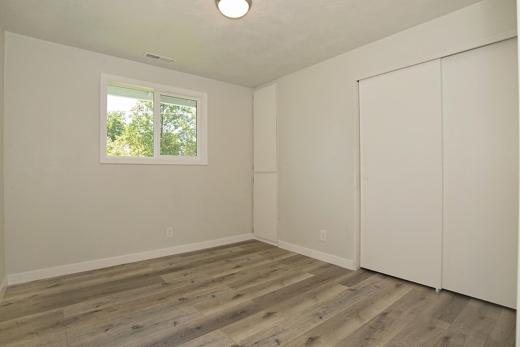 112 Vincent Avenue Central Point, OR 97502 - Photo 18 of 29 Bedroom