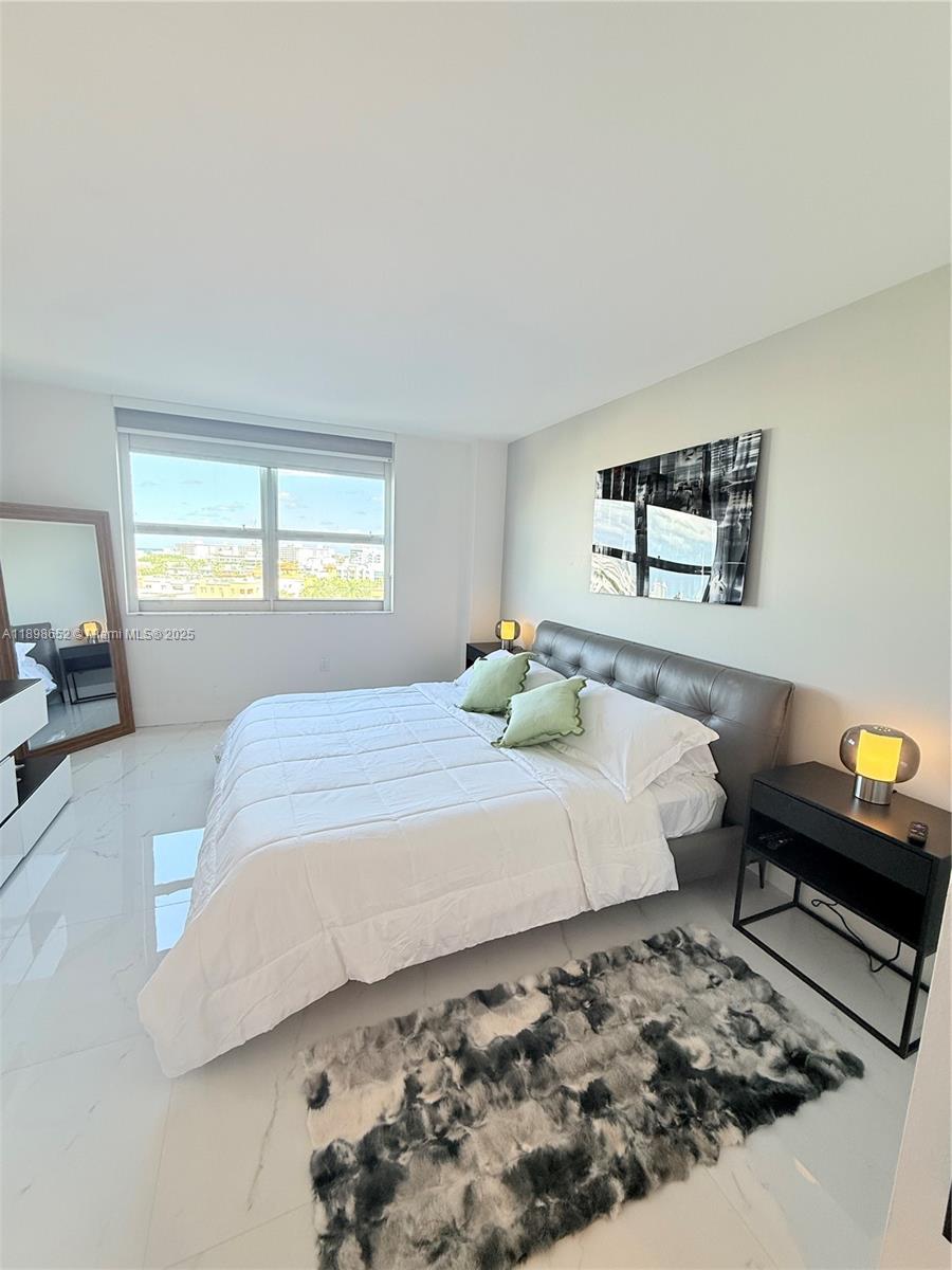90 Alton Road, Unit 909 Miami Beach, FL 33139 - Photo 28 of 37 a bedroom with a bed and window