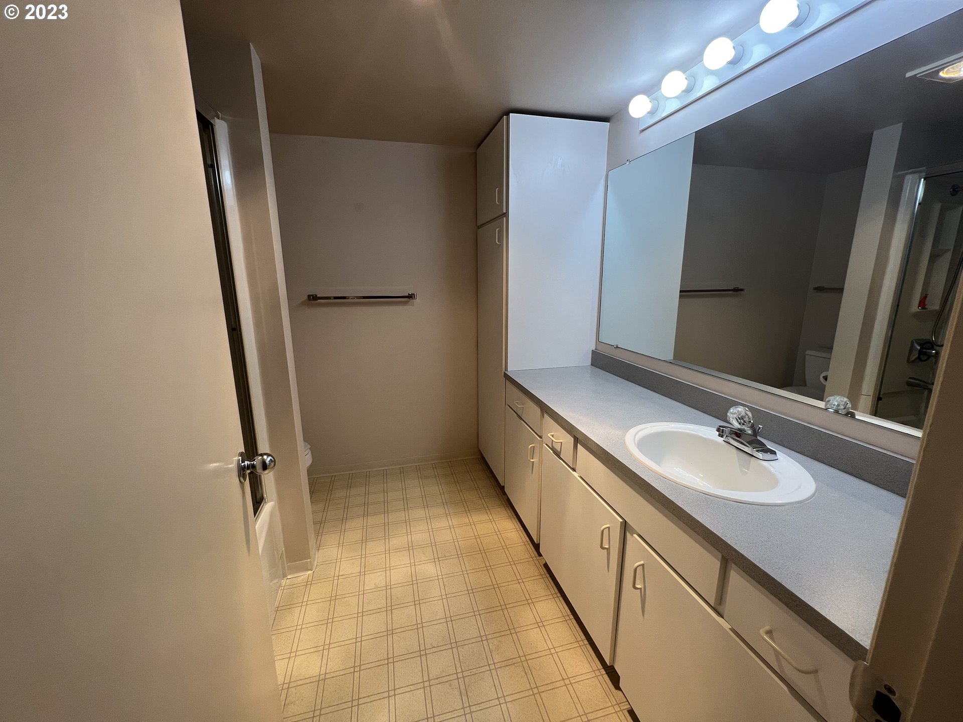 6625 West Burnside Road, Unit 245 Portland, OR 97225 - Photo 10 of 24 Gallery Image 10