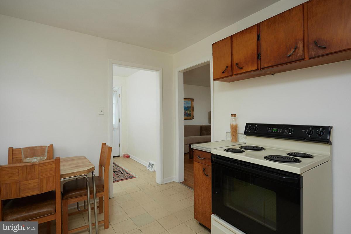 21311 Woodfield Road Gaithersburg, MD 20882 - Photo 11 of 24 Kitchen
