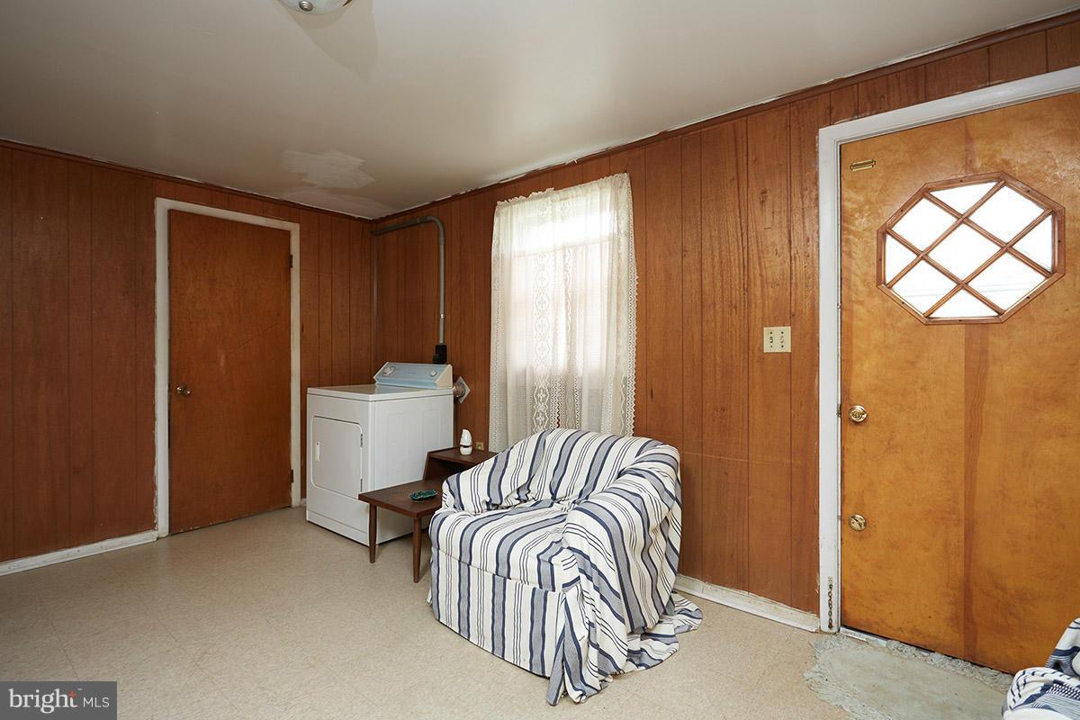 21311 Woodfield Road Gaithersburg, MD 20882 - Photo 15 of 24 Family room
