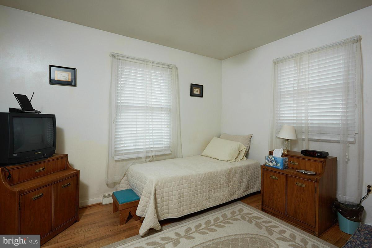 21311 Woodfield Road Gaithersburg, MD 20882 - Photo 18 of 24 Bedroom