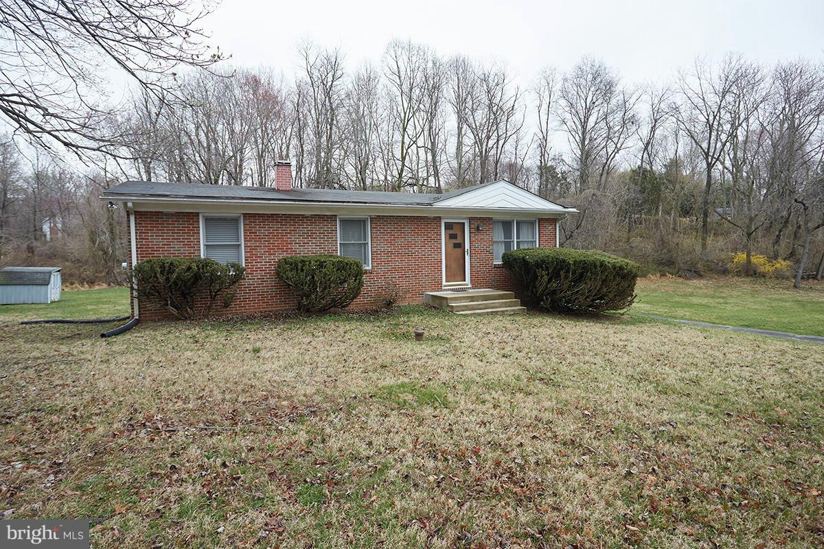 21311 Woodfield Road Gaithersburg, MD 20882 - Photo 3 of 24 Home sits on 42,520SF lot (.98 acre).