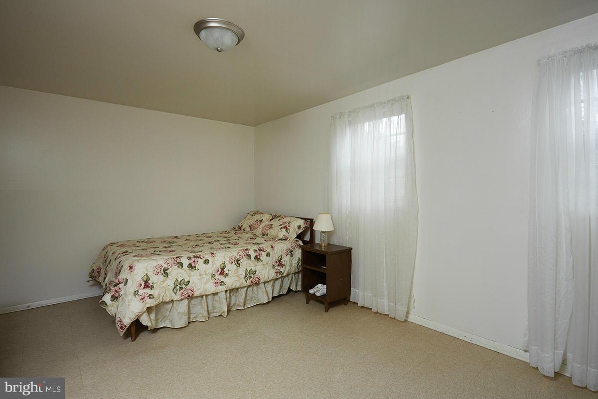 21311 Woodfield Road Gaithersburg, MD 20882 - Photo 21 of 24 Bedroom