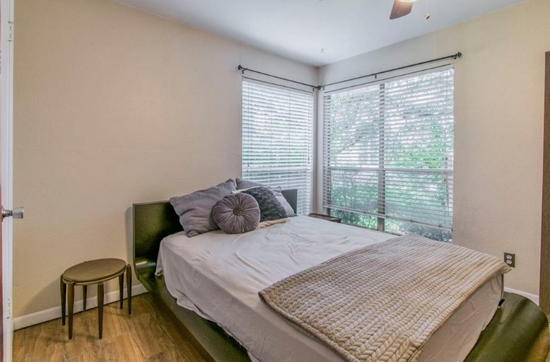6903 Deatonhill Drive, Unit 22 Austin, TX 78745 - Photo 7 of 12 a bedroom with a bed and a window