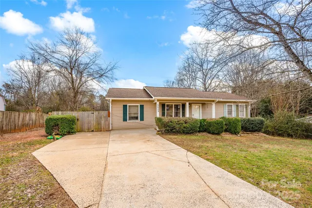 $215,000 | 5609 Linville Drive, Hickory, NC 28602
