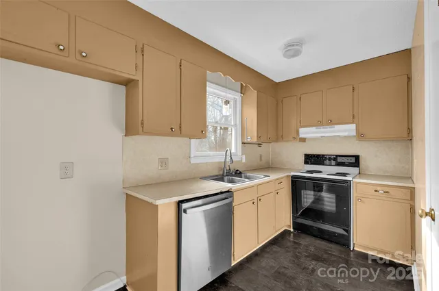 $215,000 | 5609 Linville Drive, Hickory, NC 28602