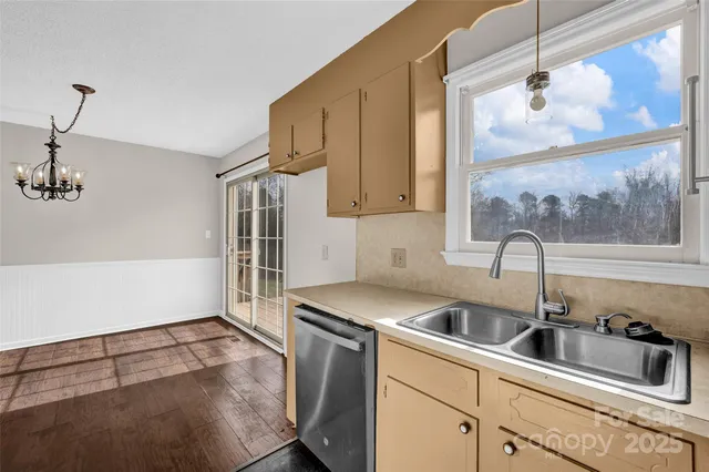 $215,000 | 5609 Linville Drive, Hickory, NC 28602