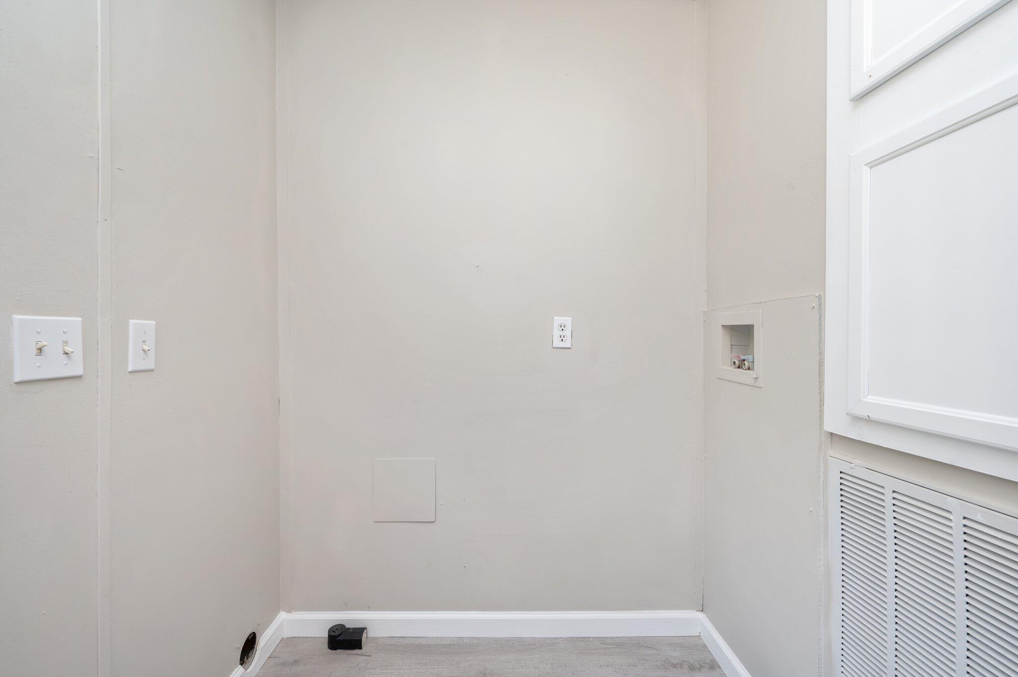 4231 Painter Branch Road Crestview, FL 32539 - Photo 29 of 39 a bathroom with a bathtub