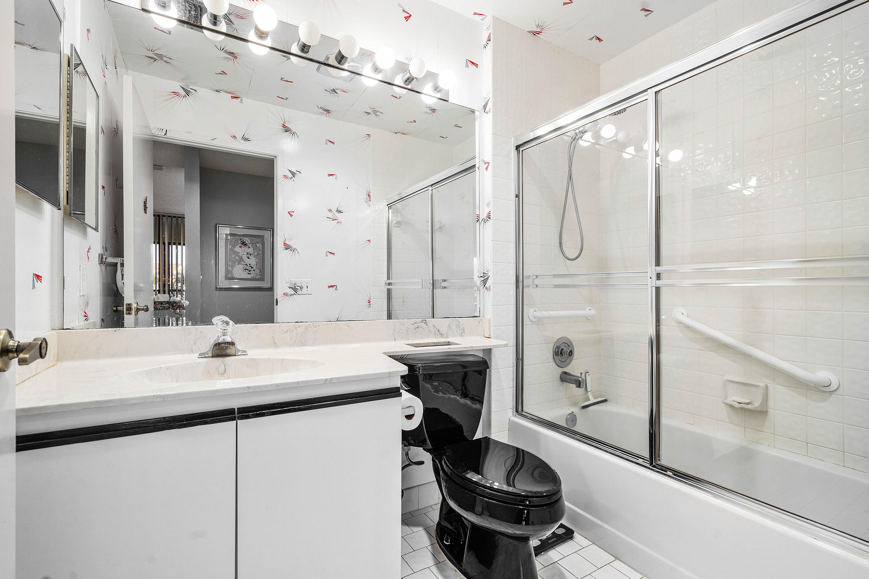 7977 La Mirada Drive Boca Raton, FL 33433 - Photo 22 of 32 Second Bath