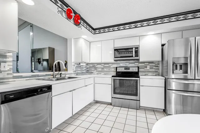 $325,000 | 7977 La Mirada Drive, Boca Raton, FL 33433