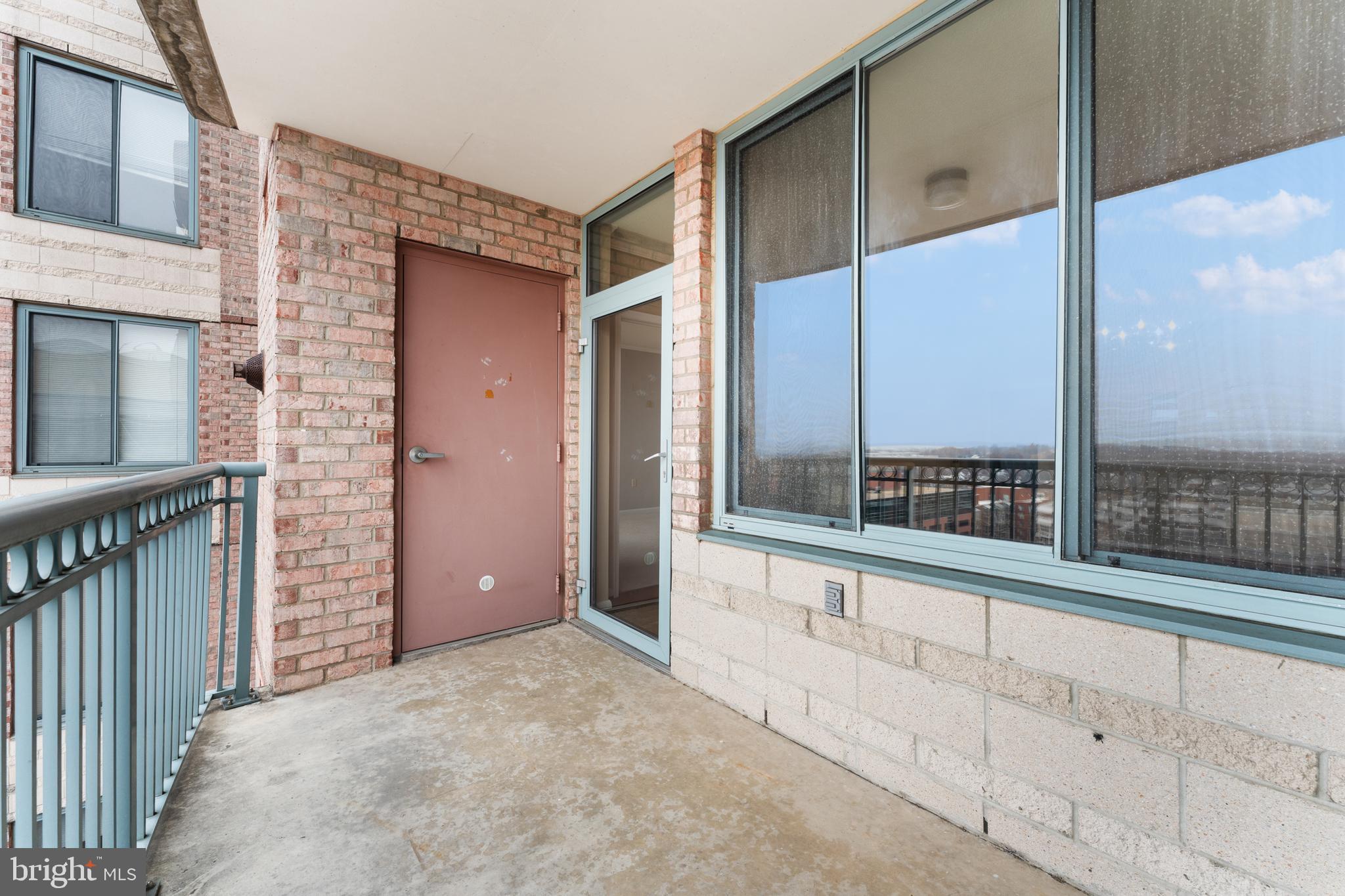 851 North Glebe Road, Unit 1514 Arlington, VA 22203 - Photo 15 of 47 a view of a balcony from door