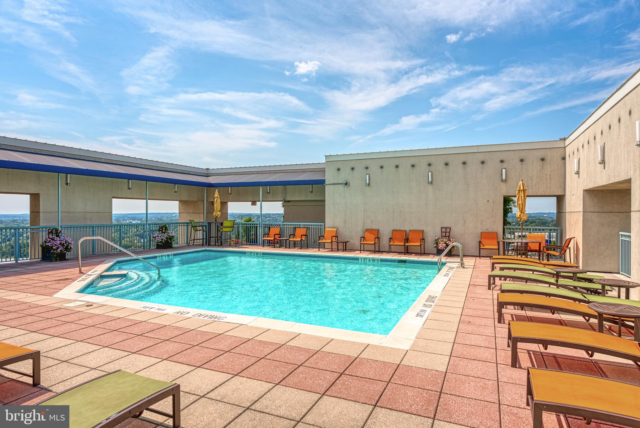 851 North Glebe Road, Unit 1514 Arlington, VA 22203 - Photo 38 of 47 a view of a backyard