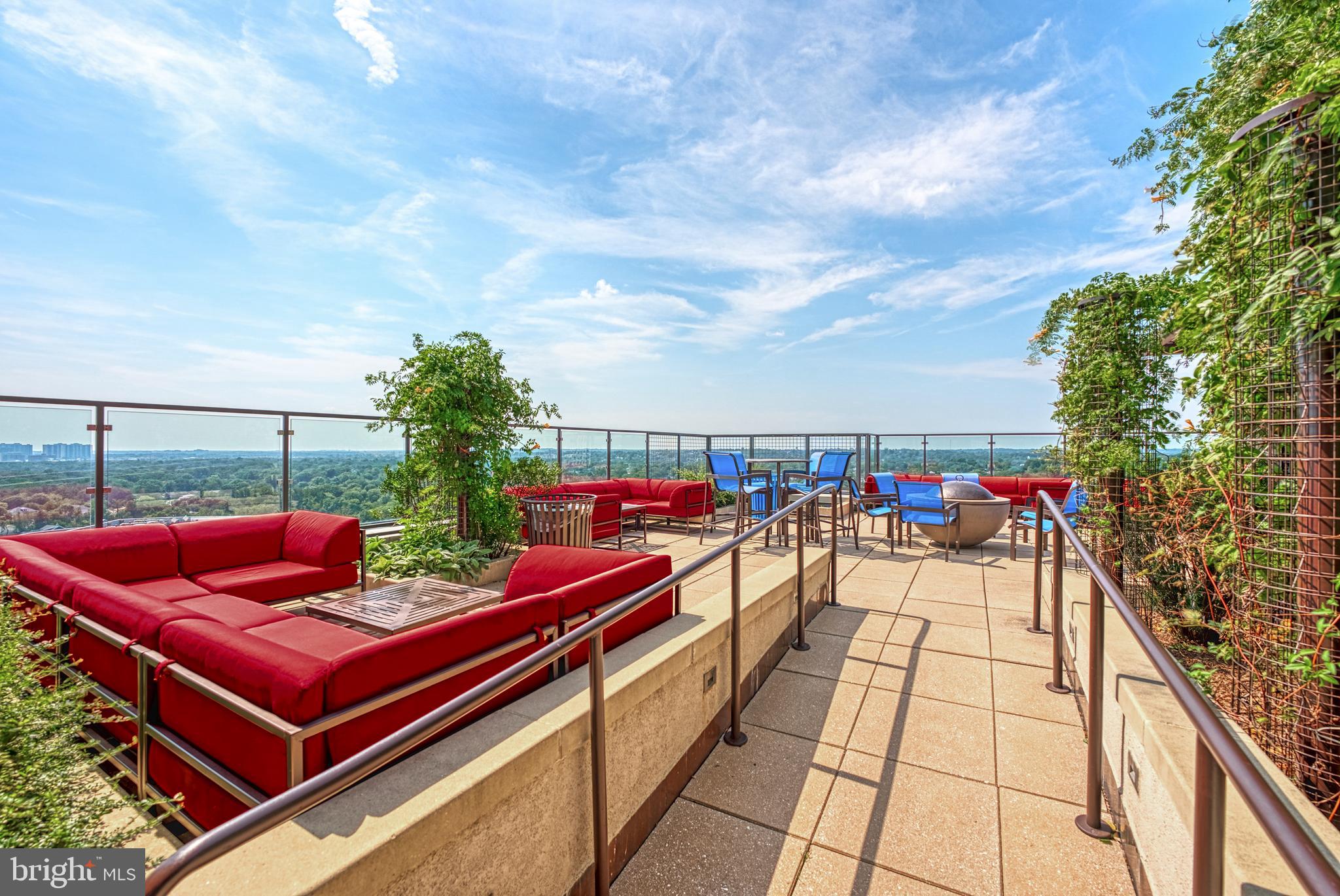 851 North Glebe Road, Unit 1514 Arlington, VA 22203 - Photo 40 of 47 a outdoor view with a sitting space