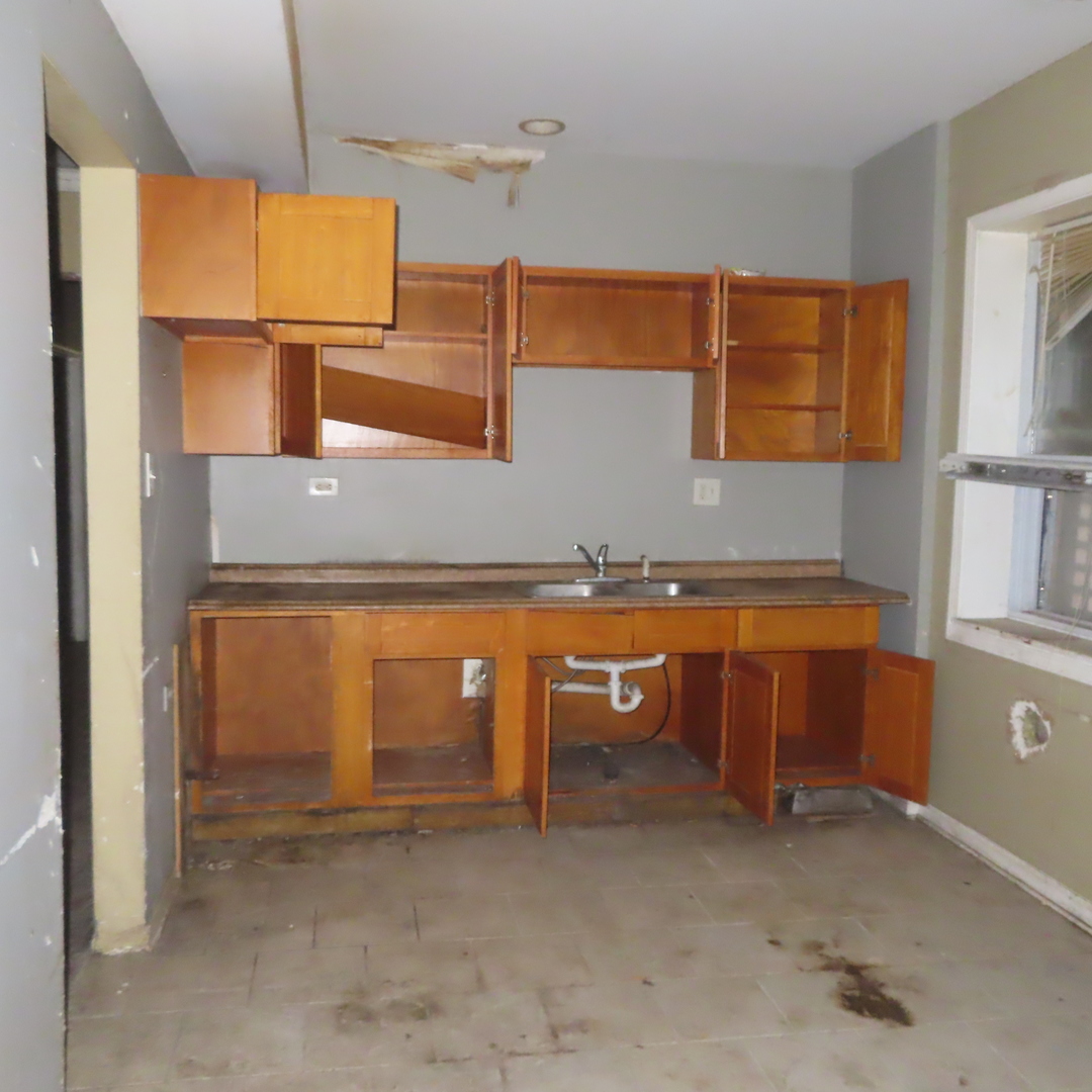 7046 South Normal Boulevard Chicago, IL 60621 - Photo 15 of 41 a bathroom with a sink and a mirror