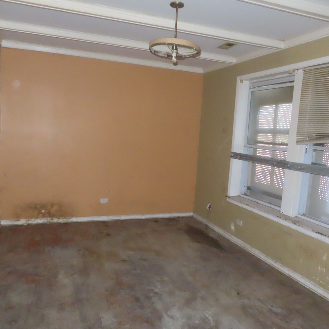 7046 South Normal Boulevard Chicago, IL 60621 - Photo 19 of 41 a view of an empty room with a window