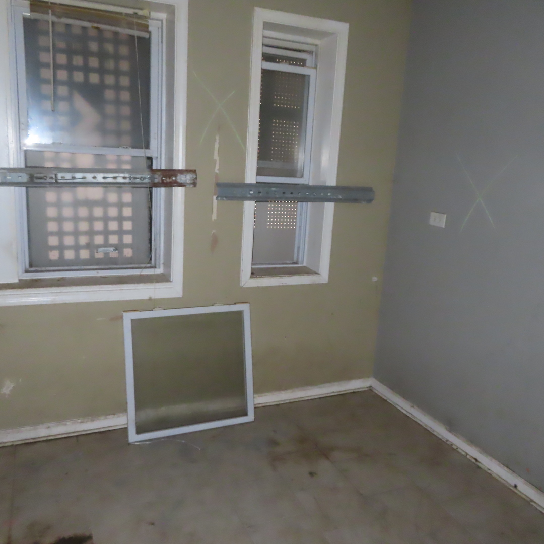 7046 South Normal Boulevard Chicago, IL 60621 - Photo 20 of 41 an empty room with windows