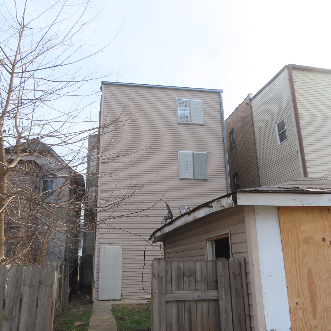 7046 South Normal Boulevard Chicago, IL 60621 - Photo 38 of 41 a view of a house with a window
