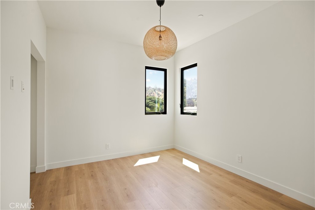 2671 1/2 Benedict Street Los Angeles, CA 90039 - Photo 33 of 39 an empty room with a window