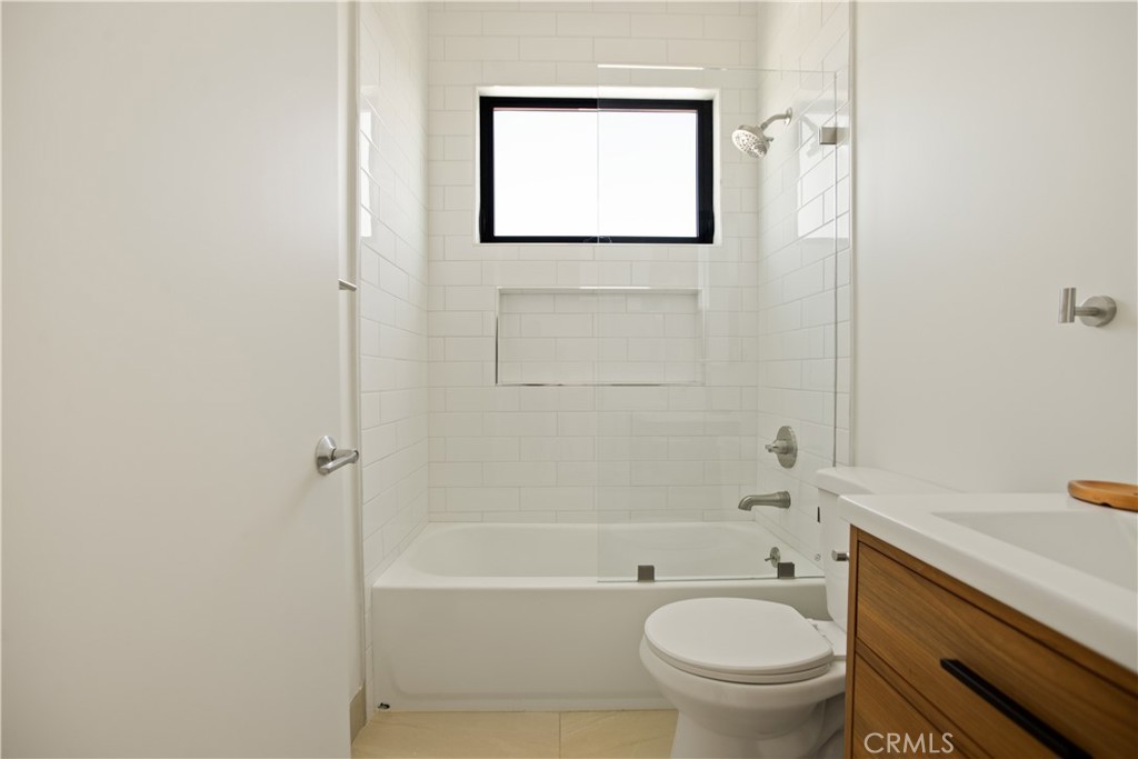 2671 1/2 Benedict Street Los Angeles, CA 90039 - Photo 35 of 39 a bathroom with a toilet a sink and a bathtub