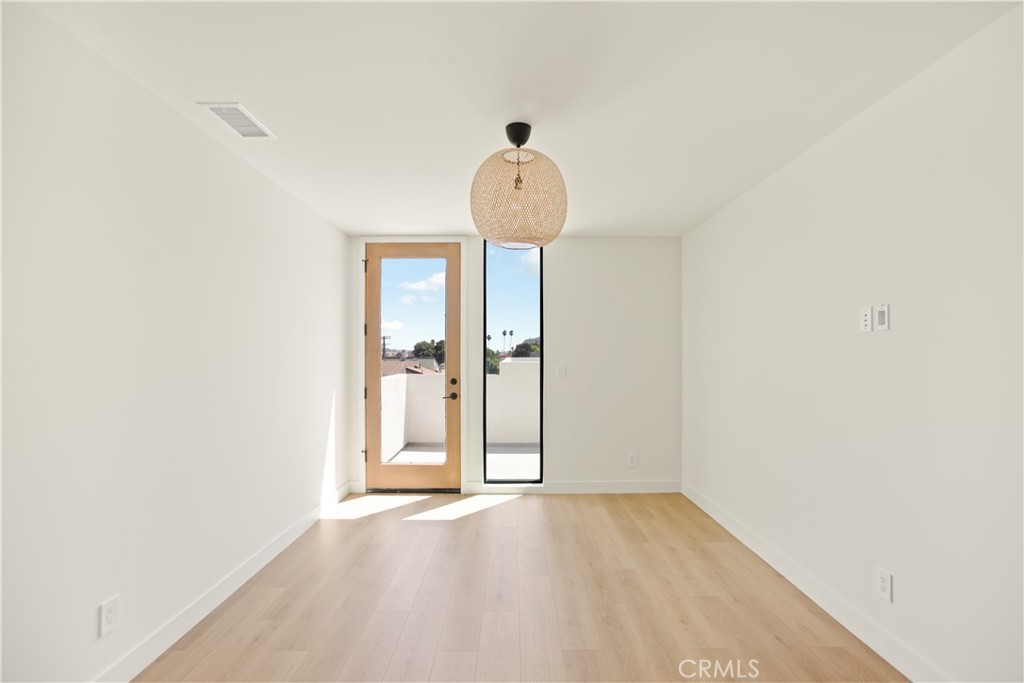 2671 1/2 Benedict Street Los Angeles, CA 90039 - Photo 39 of 39 a view of empty room with window
