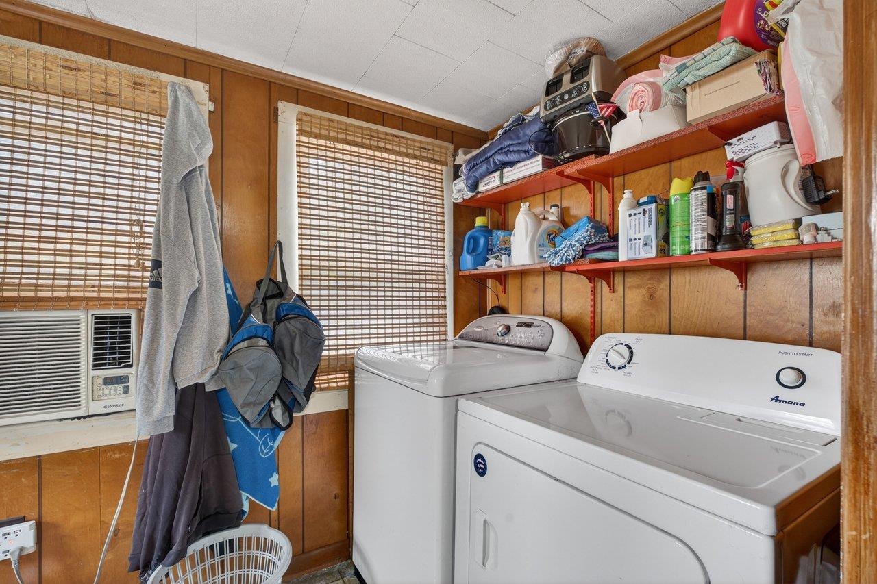 724 Newtown Road Elkton, VA 22827 - Photo 13 of 38 a utility room with dryer and washer