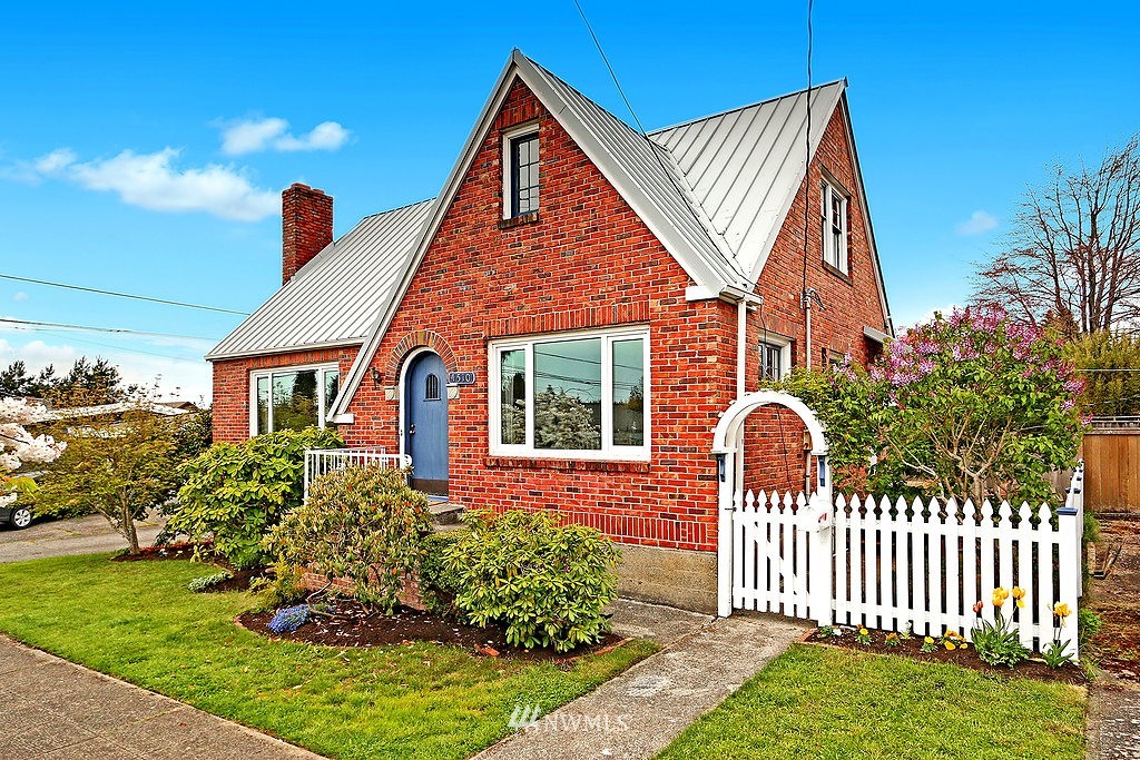 4510 Southwest Lander Street Seattle, WA 98116 - Photo 1 of 25 Gallery Image 1