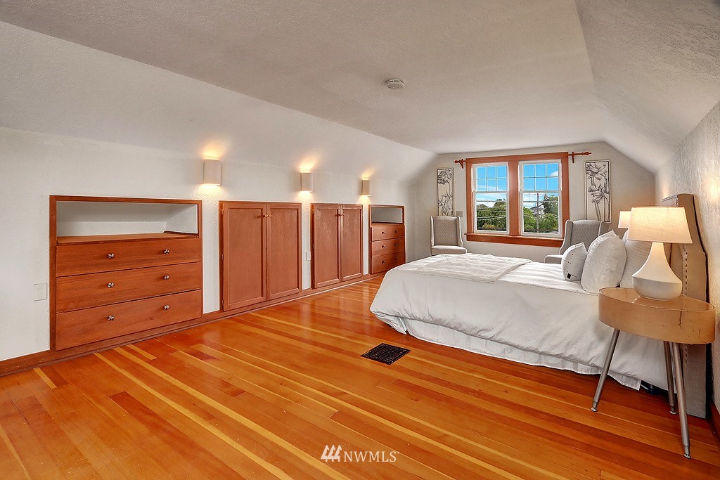 4510 Southwest Lander Street Seattle, WA 98116 - Photo 13 of 25 Gallery Image 13