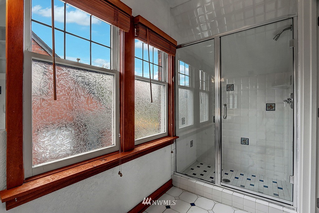 4510 Southwest Lander Street Seattle, WA 98116 - Photo 16 of 25 Gallery Image 16