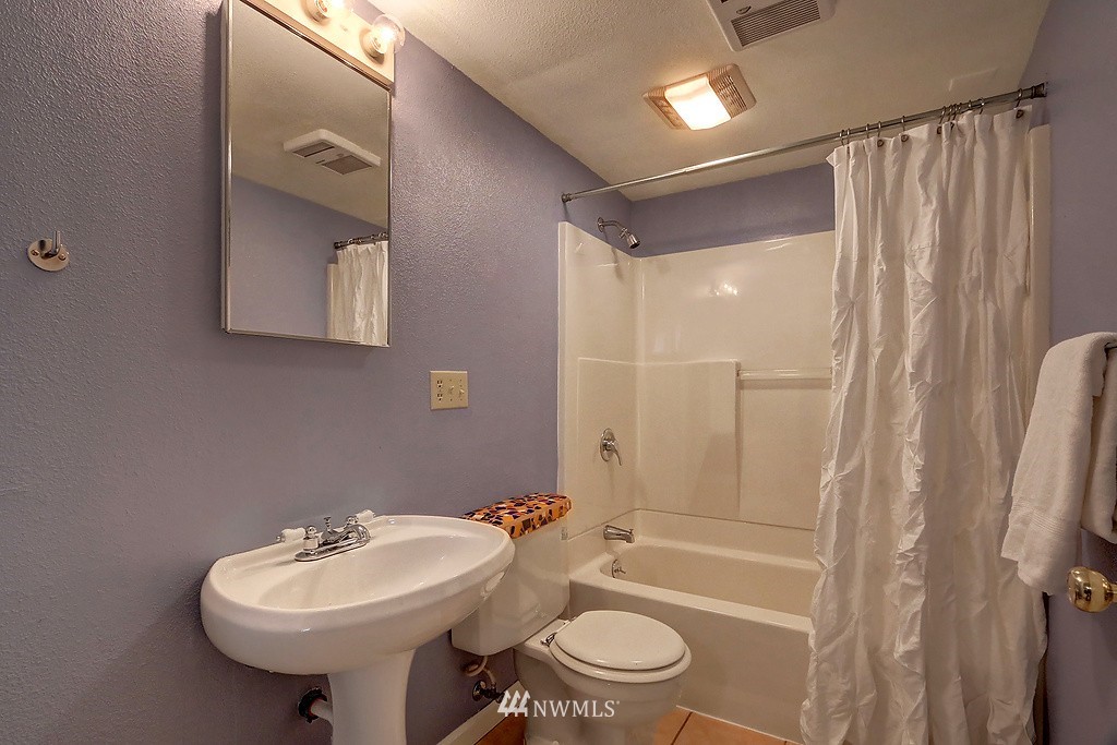 4510 Southwest Lander Street Seattle, WA 98116 - Photo 21 of 25 Gallery Image 21