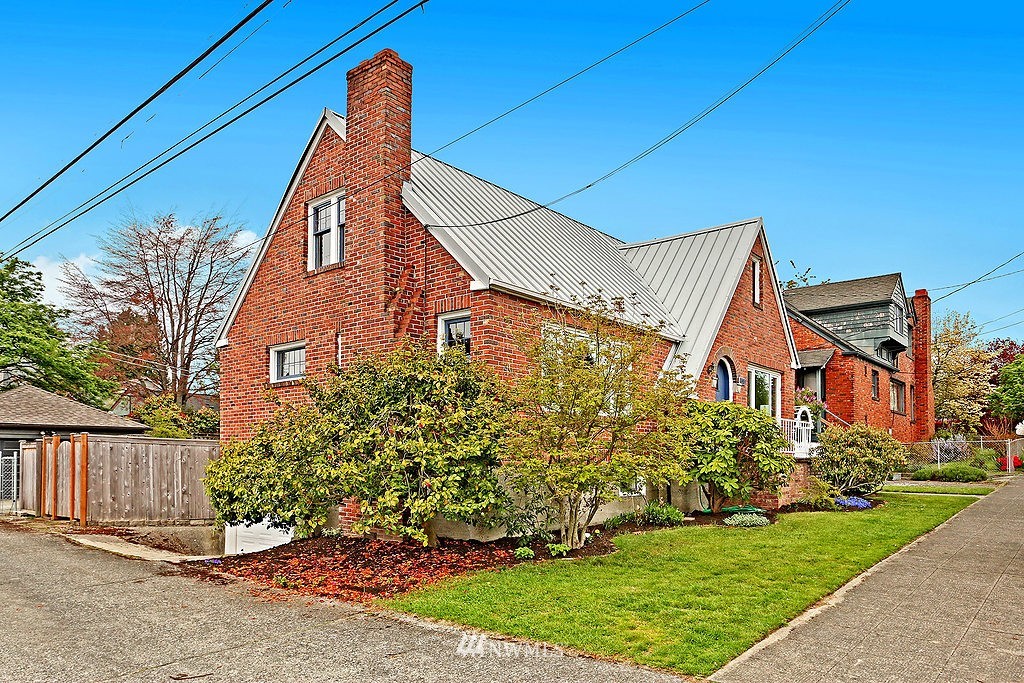 4510 Southwest Lander Street Seattle, WA 98116 - Photo 24 of 25 Gallery Image 24