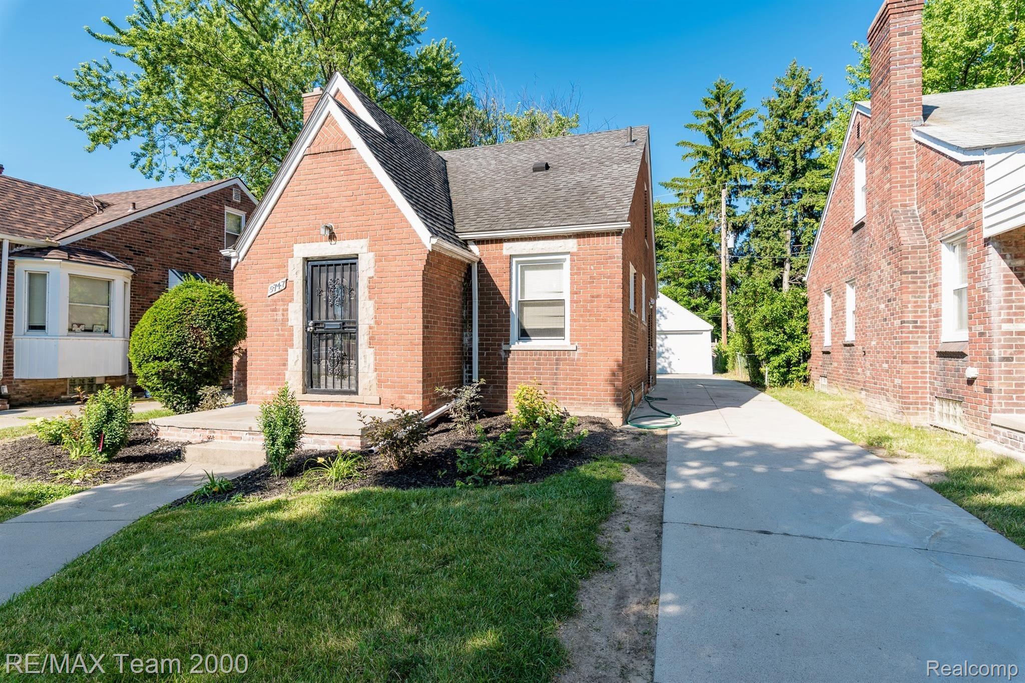 5747 Cadieux Road Detroit, MI 48224 - Photo 2 of 31 DSC_8287.jpg