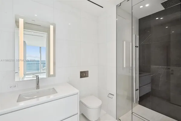 $13,950 | 300 Biscayne Blvd Way, Unit 3805W, Miami, FL 33131