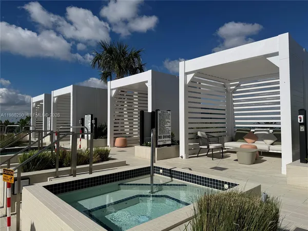 $13,950 | 300 Biscayne Blvd Way, Unit 3805W, Miami, FL 33131