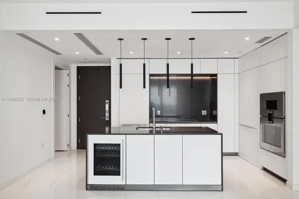 $13,950 | 300 Biscayne Blvd Way, Unit 3805W, Miami, FL 33131