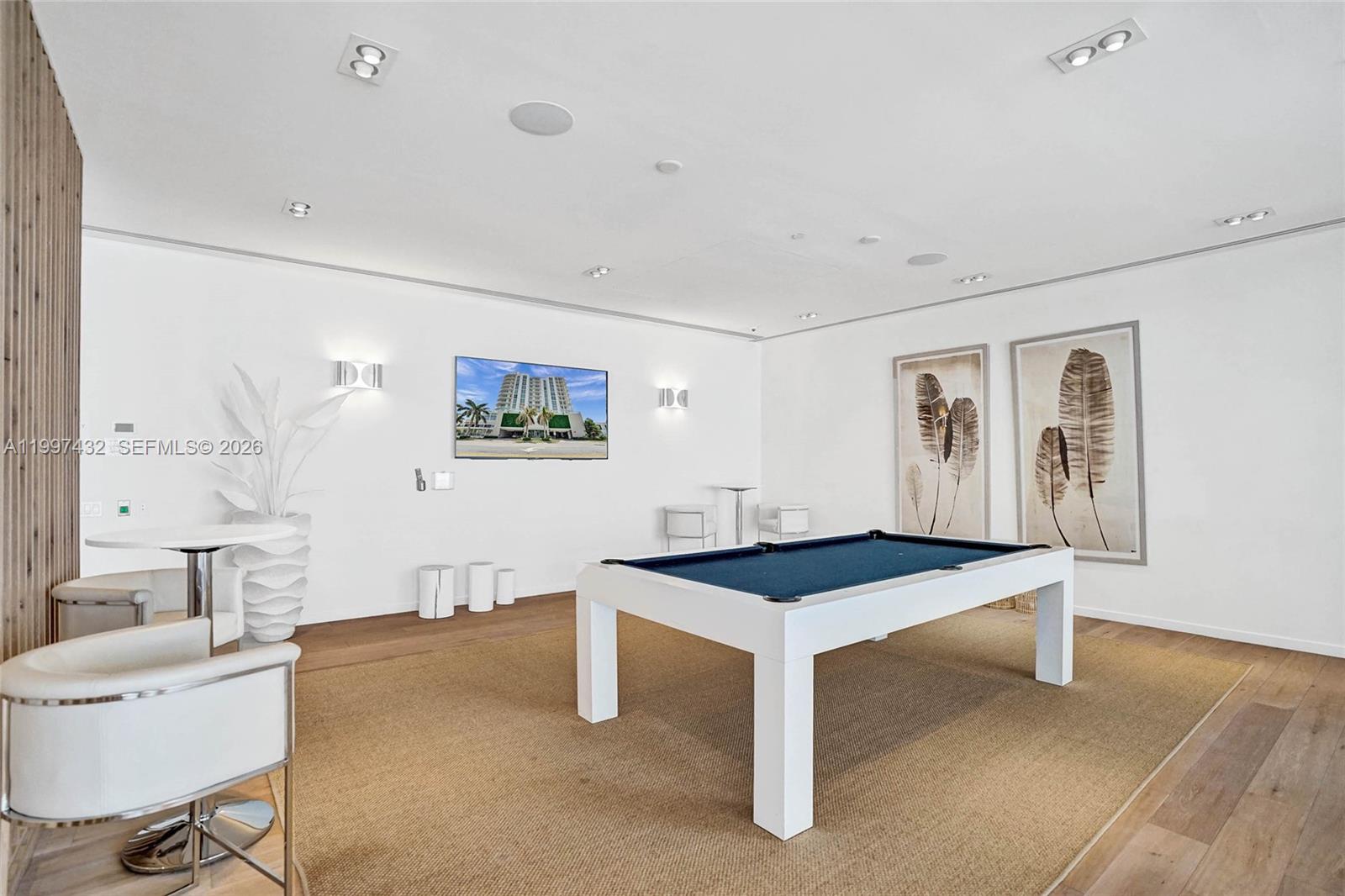 401 North Birch Road, Unit 404 Fort Lauderdale, FL 33304 - Photo 21 of 39 a room with table chairs and wooden floor