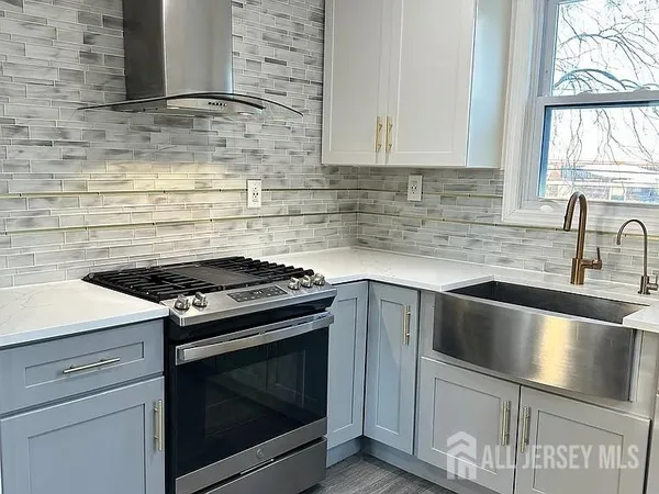 $2,800 | 483 East Avenue, Sewaren, NJ 07077