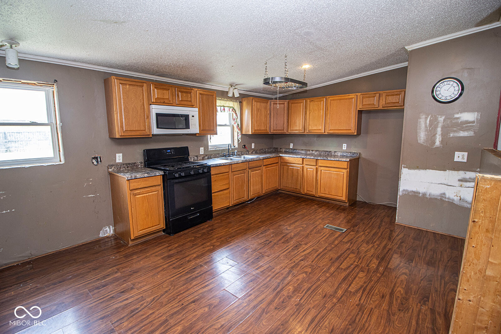 825 Rockshire Court Gas City, IN 46933 - Photo 7 of 41