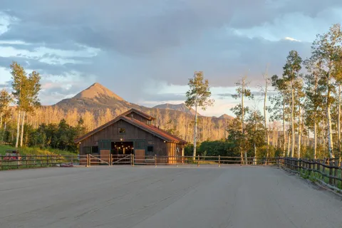 a view of house with a street
