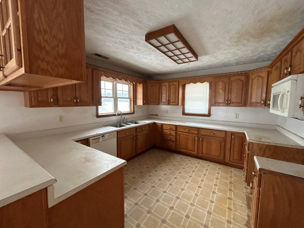 1081 Sanders Mines Road Max Meadows, VA 24360 - Photo 7 of 14 Gallery Image 7